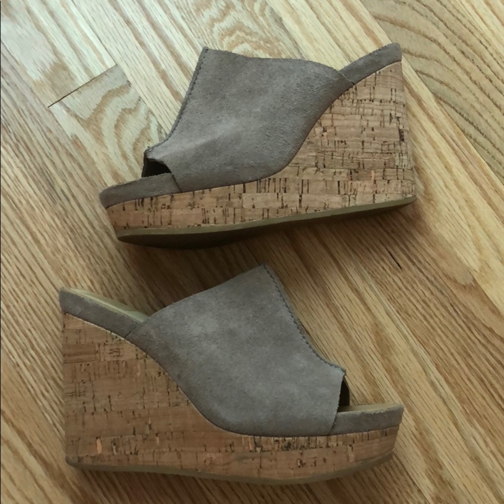 Dolce Vita Taupe suede wedges size 5.5